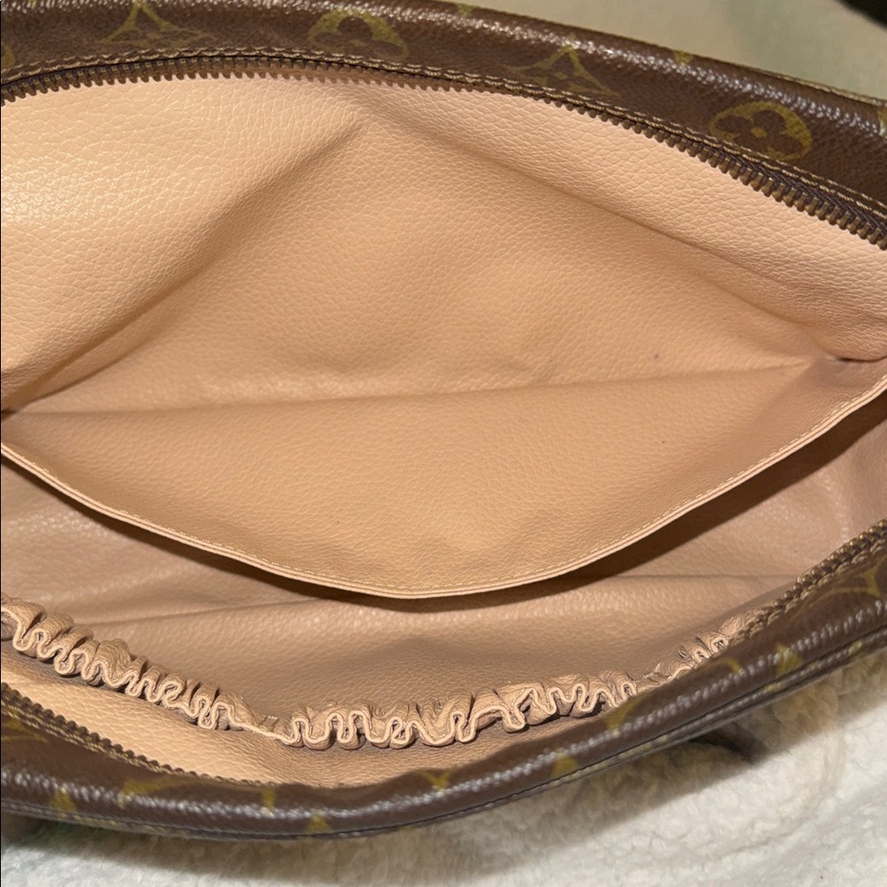 Louis Vuitton Trousse 28 Pouch - Picture 10 of 16